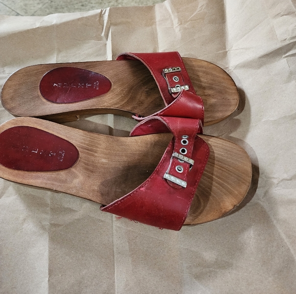 Clogs - Picture 2 of 4